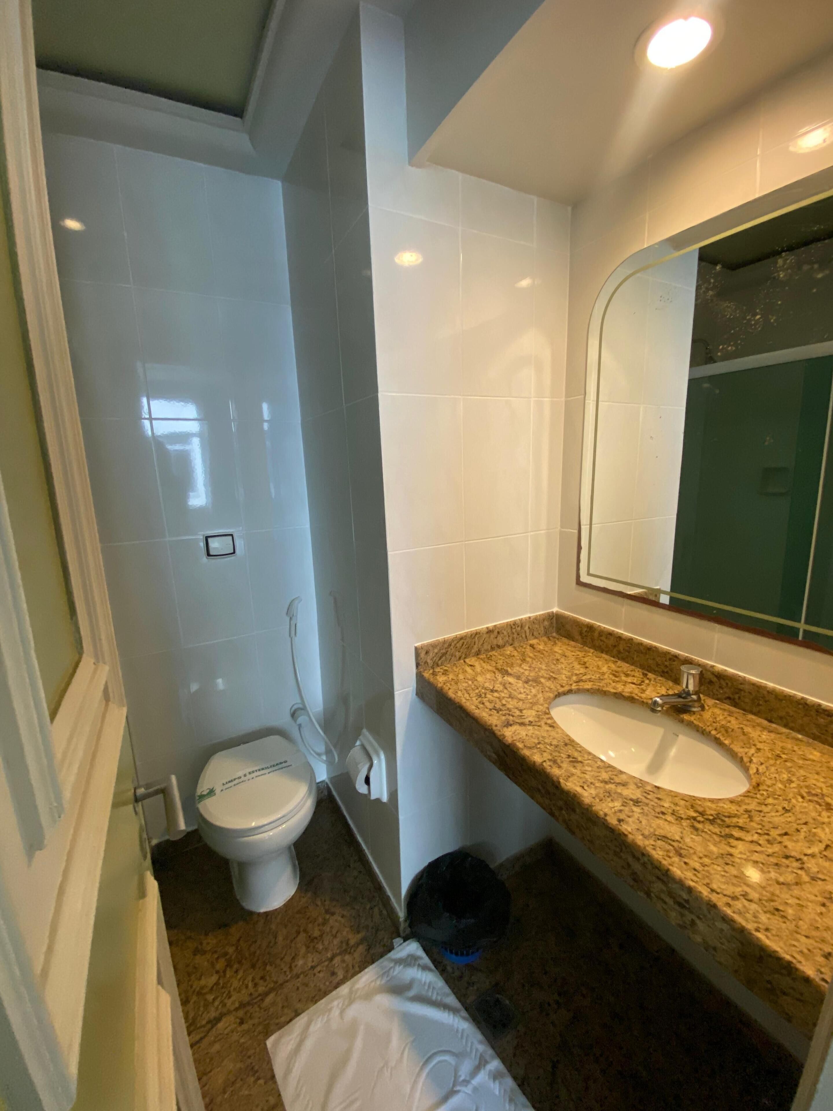 Deluxe Double or Twin Room | Bathroom