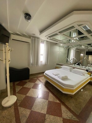 Phòng đôi hoặc 2 giường đơn Deluxe | Truy cập Internet không dây miễn phí, bộ trải giường 