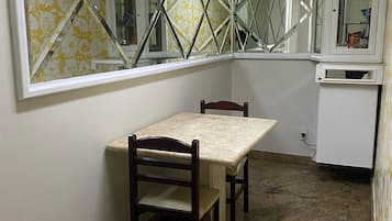 Deluxe Double or Twin Room | Living area