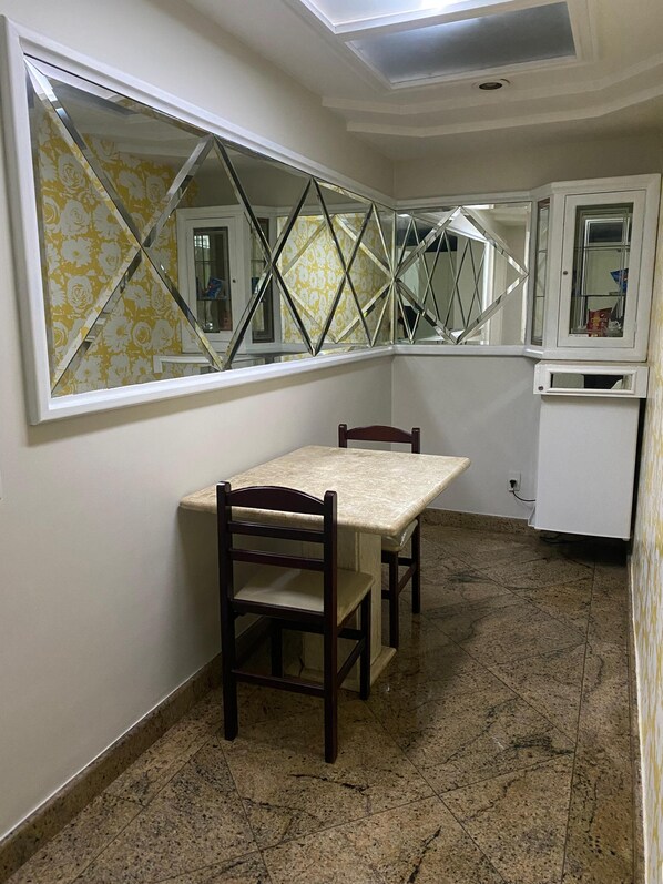 Deluxe Double or Twin Room | Living area - L'amour Hotel (Rio de Janeiro)