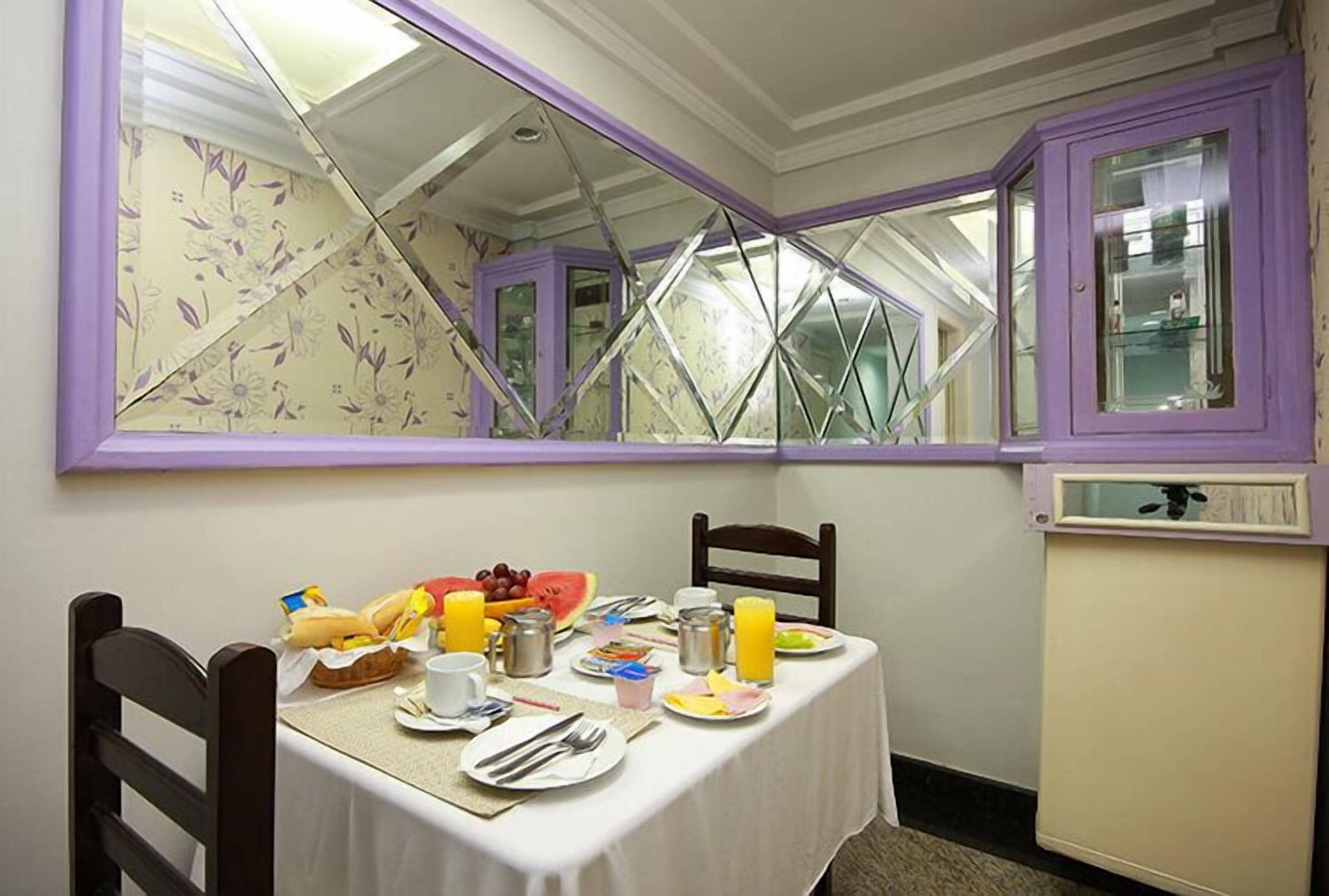 Quarto casal executivo | Wi-Fi de cortesia, roupa de cama