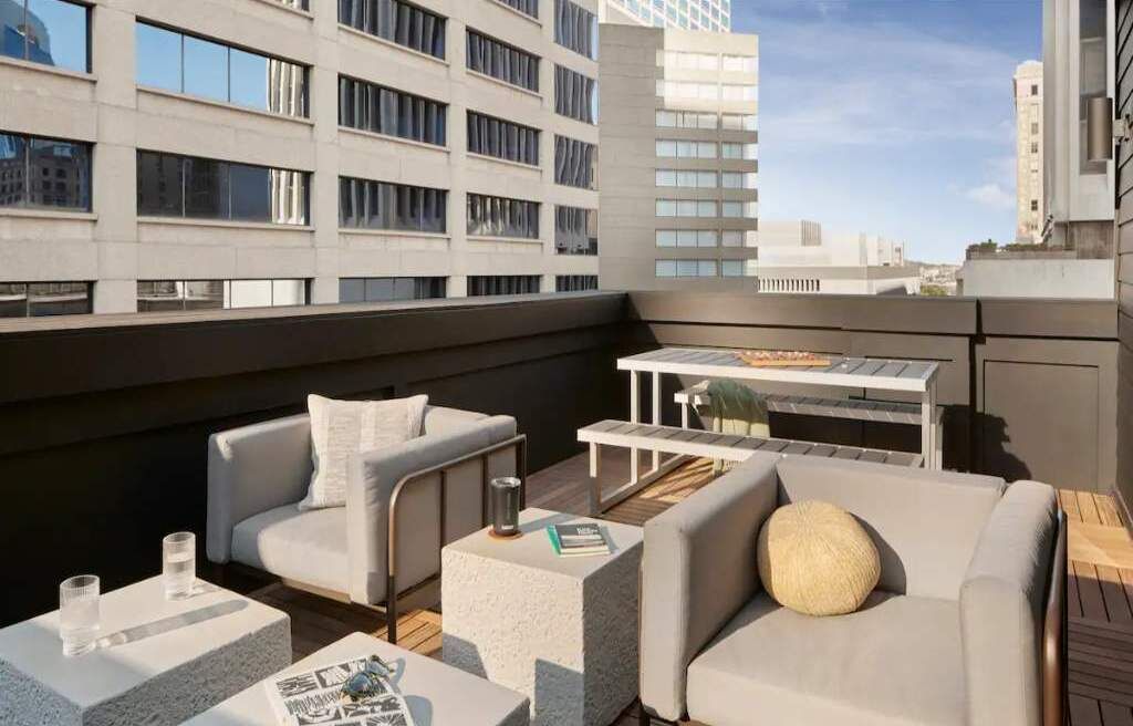 Historic Penthouse in Downtown Nashville - 5 minute walk to Broadway 