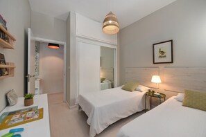 4 bedrooms, iron/ironing board, free WiFi, bed sheets