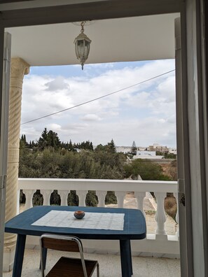 Outdoor dining - Beautiful Room with Balcony  (Hammamet Sud)
