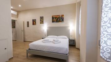 Deluxe Apartment | 2 bedrooms, premium bedding, down comforters, individually decorated