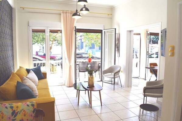 Smart TV - NAMA -Central Vacation rental with free parking only 900m far from Venetian Port (Chania)