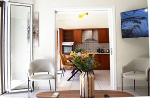 Dining - NAMA -Central Vacation rental with free parking only 900m far from Venetian Port (Chania)