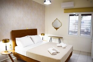 2 bedrooms, in-room safe, desk, iron/ironing board - NAMA -Central Vacation rental with free parking only 900m far from Venetian Port (Chania)