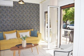 Smart TV - NAMA -Central Vacation rental with free parking only 900m far from Venetian Port (Chania)