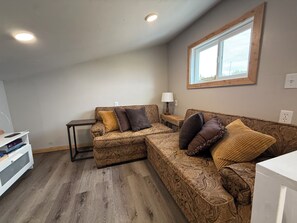 Smart TV - Tiny House on Farm (Wray)