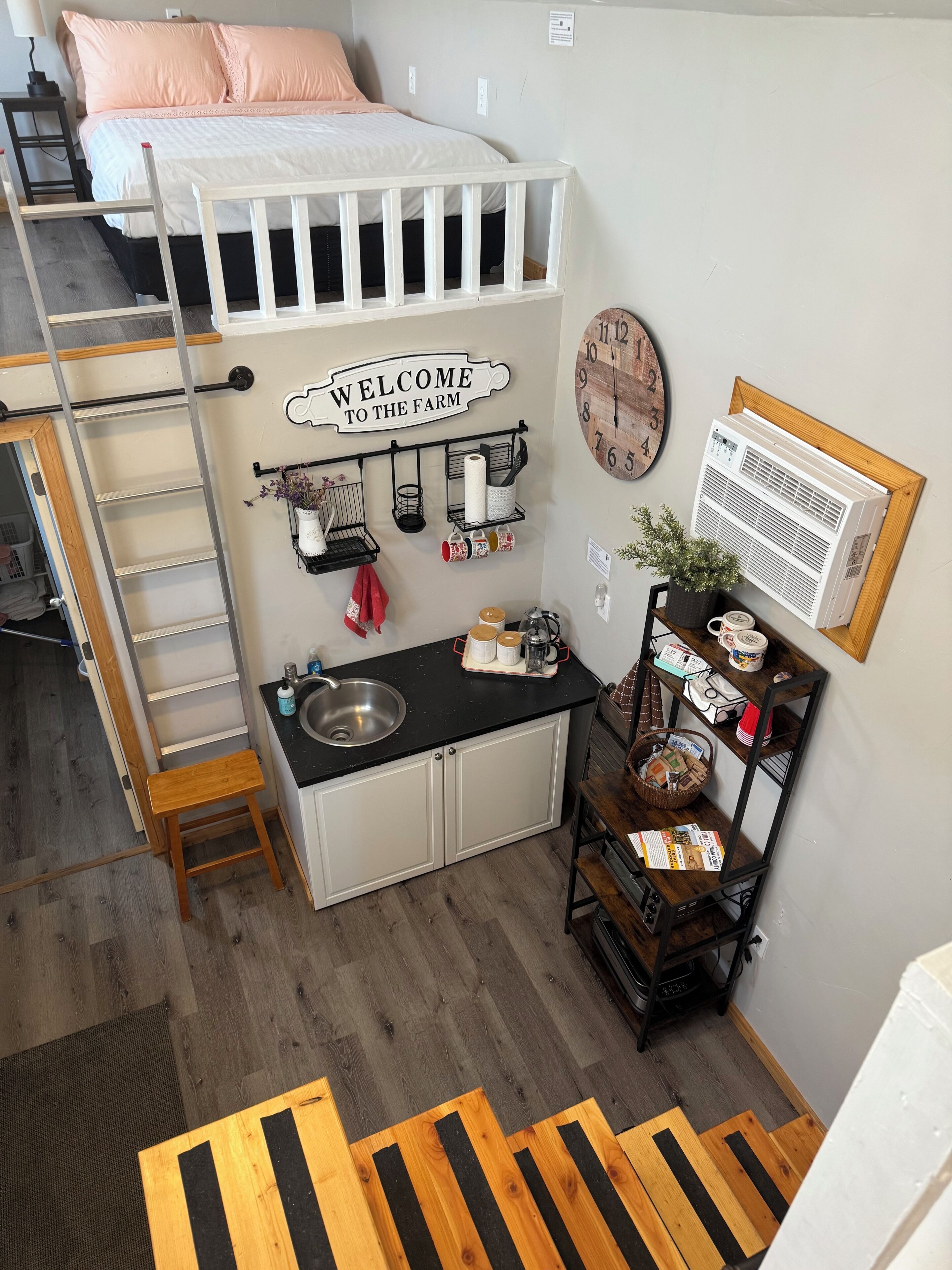 2 bedrooms, travel crib, WiFi, bed sheets