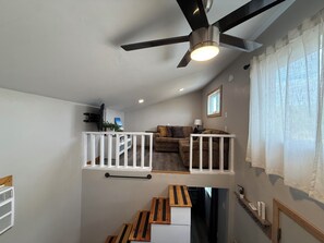 Smart TV - Tiny House on Farm (Wray)