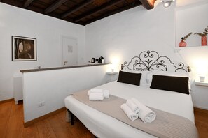 Quarto casal ou duplo conforto, vista para o pátio | Wi-Fi de cortesia