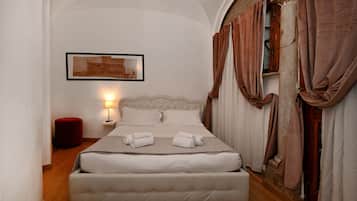 Quarto triplo conforto, vista para o pátio | Wi-Fi de cortesia