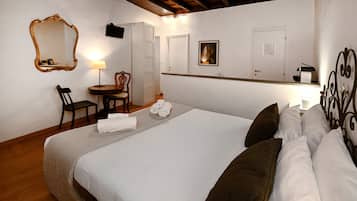 Comfort kamer, 1 twee- of 2 eenpersoonsbedden, uitzicht op binnenplaats | Gratis wifi