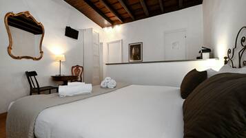 Comfort kamer, 1 twee- of 2 eenpersoonsbedden, uitzicht op binnenplaats | Gratis wifi