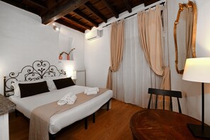 Comfort Double or Twin Room, Courtyard View - SanGallo Rooms-Residenze Romanae (Rome)