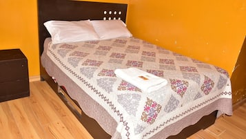 Habitación Deluxe | Edredón, escritorio, espacio para trabajar con laptop y wifi gratis