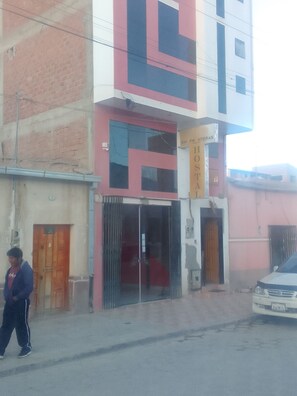 Front of property - Hostal Sin Fronteras  (Uyuni)