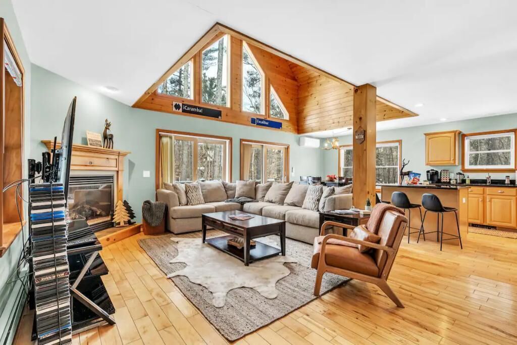 Smart TV, fireplace, DVD player, books