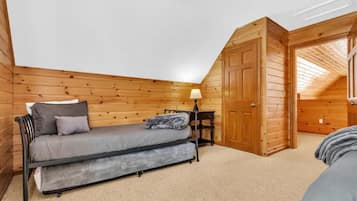 3 bedrooms, in-room safe, free WiFi, bed sheets