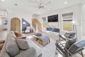 Smart TV, chimenea, tenis de mesa y oficina