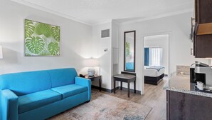 Executive King Suite | 起居區 | 50-吋智慧型電視，提供有線頻道