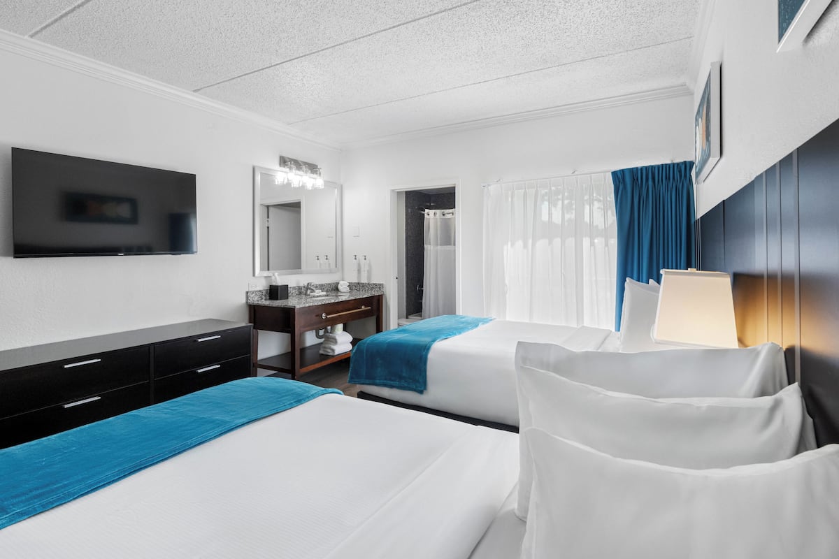 Double Queen Suite | 笔记本电脑工作区、熨斗/熨衣板、免费 WiFi、床单