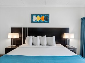 King Suite | Laptop workspace, iron/ironing board, free WiFi, bed sheets