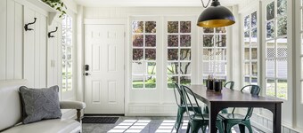 Historic Dunn Ranch Ashland Oregon. Sleeps 12 to 14 Great for large groups.
