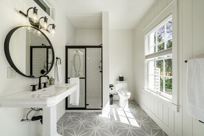 Dusche, Handtücher, Seife, Shampoo