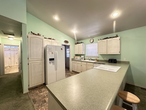 冰箱、微波炉、烤箱、炉灶