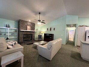 Télévision, cheminée