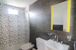 Shower, hair dryer, bidet, towels - Donna Alda DFC (Salta)