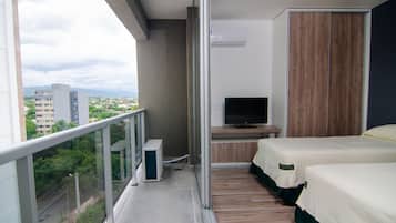 Hypo-allergenic bedding, free WiFi, bed sheets, wheelchair access