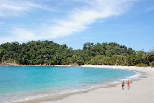 Piece of Paradise in Manuel Antonio 7 Minutes to the Beach! Casa Colibri