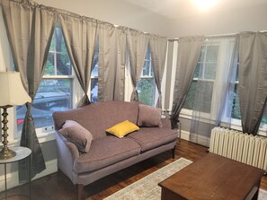 Smart TV, fireplace - Spacious Home in Cleveland Heights (Cleveland Heights)