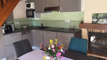 KylskÄp, mikrovÄgsugn, ugn och spishÀll