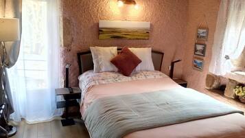 2 habitaciones, tabla de planchar con plancha, cuna de viaje y wifi