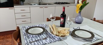 Eleonora d'Arborea - Three Bedroom Apartment, Sleeps 6