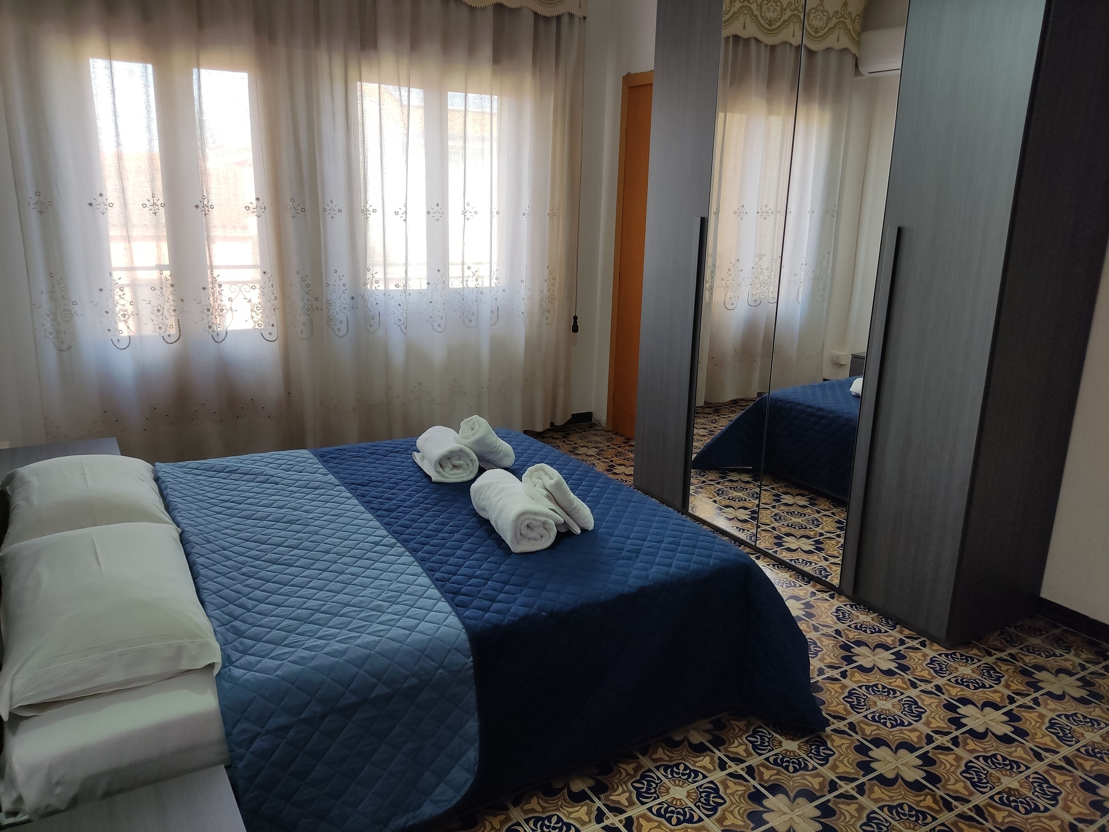 3 soverom, strykejern/-brett og sengetøy