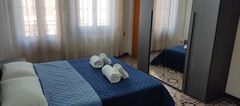 Eleonora d'Arborea - Three Bedroom Apartment, Sleeps 6