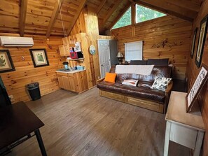 TV, offices - Cabin 4 - Very Romantic, King bed, Full Kitchen (Columbia)