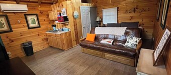 Cabin 4 - Very Romantic, King bed, Full Kitchen