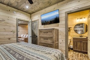 3 bedrooms, iron/ironing board, travel cot, free WiFi - Seasonal Sale! Indoor Pool/Theater/Arcade/Playset (Sevierville)