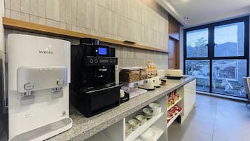 Selvbetjent frokost er inkludert på hverdagene