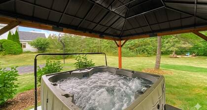 Charming Sister Bay Home | Backyard Oasis & HotTub