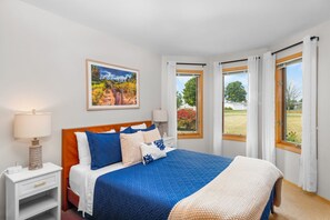 4 Schlafzimmer, Schreibtisch, Bügeleisen/Bügelbrett, Reisekinderbett