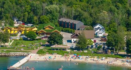 Winter Special! Hot Tub • Backyard Retreat • Dogs!