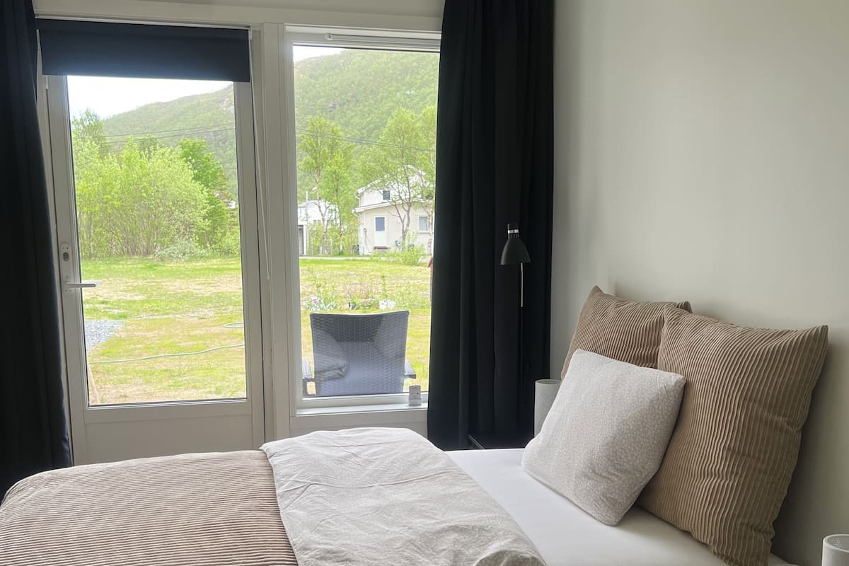 Classic dubbelrum - 1 sovrum - utsikt mot bergen | SÀngtillbehör av högsta kvalitet, duntÀcken och ljudisolering